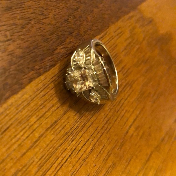 Ring - Picture 1 of 2
